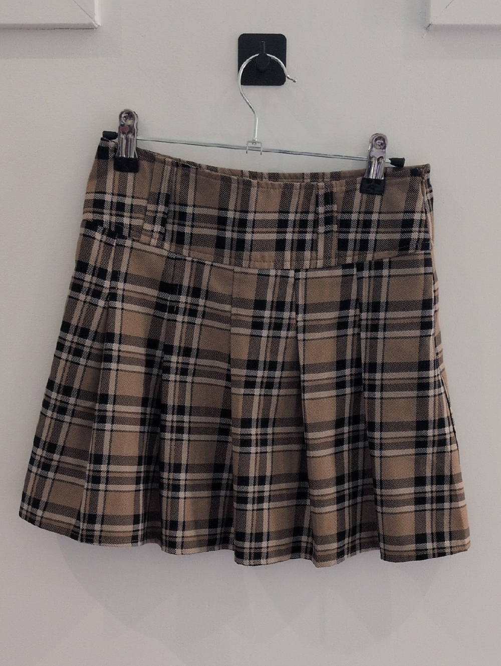 Plaid Knee-Length A-Line Skirt in Beige and Black
